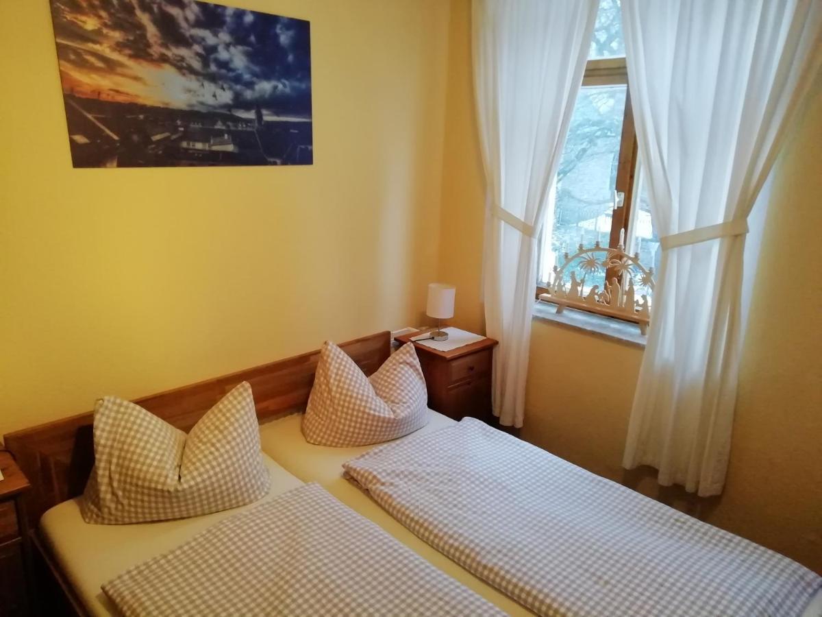 Gaststaette & Pension Zum Tuermer آنابرغ-بوخهولتس المظهر الخارجي الصورة